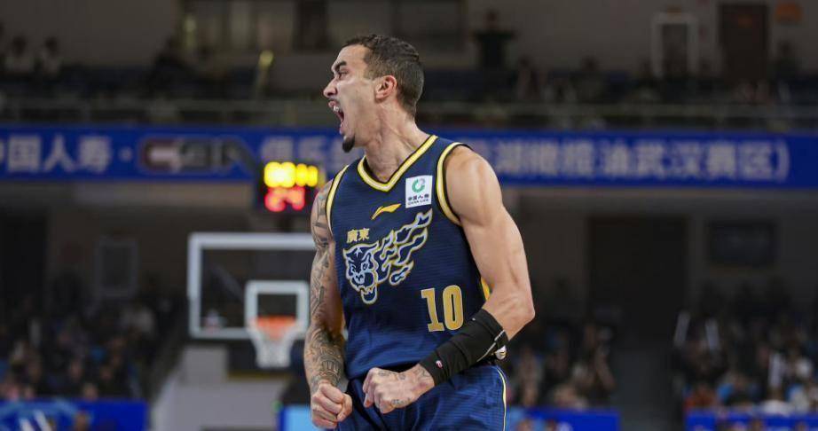 c7- 太狠了！关键时刻广东宏远备战欧冠今晚塞维利亚内部沟通，穆古鲁扎关键节点精彩发挥